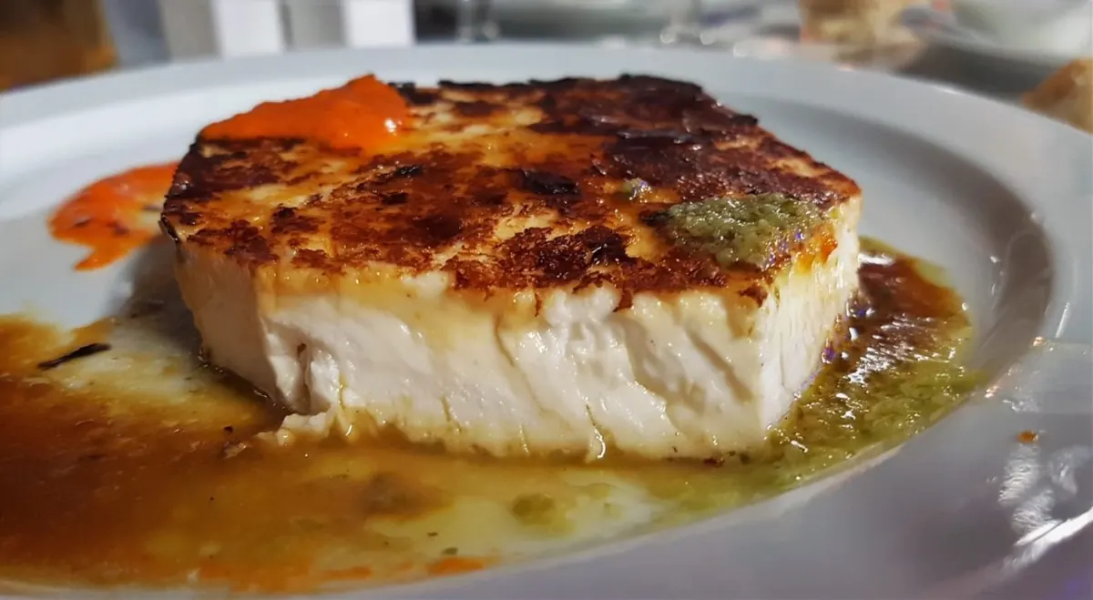 Apetitoso queso asado con mojo