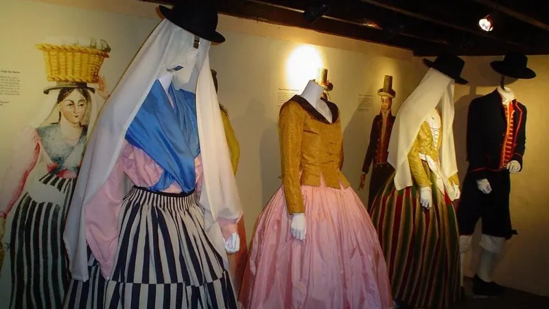 Trajes típicos canarios