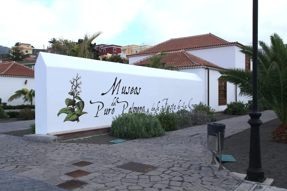 Entrada del Museo del Puro Palmero en el Parque de Los Álamos, Breña Alta (La Palma)