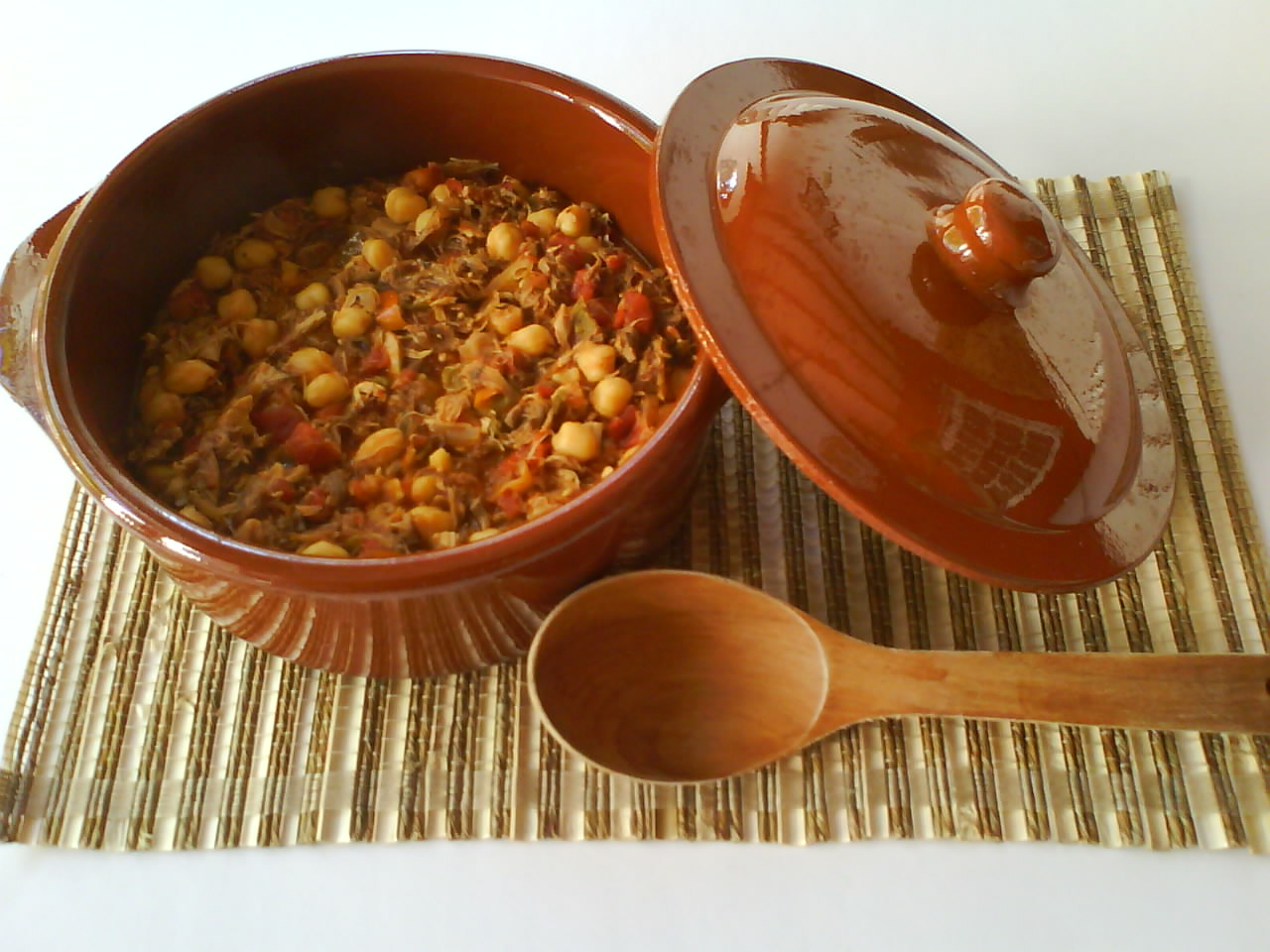 Casserole of old Canarian clothes