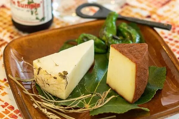 Majorero cheese accompanying a meal