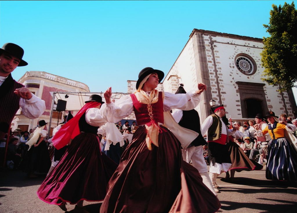 The Canarian isa, a very joyful dance