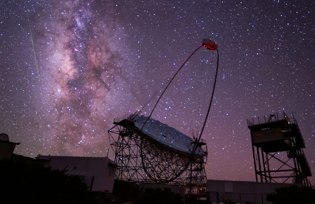 Telescopio para observar el cielo de Canarias